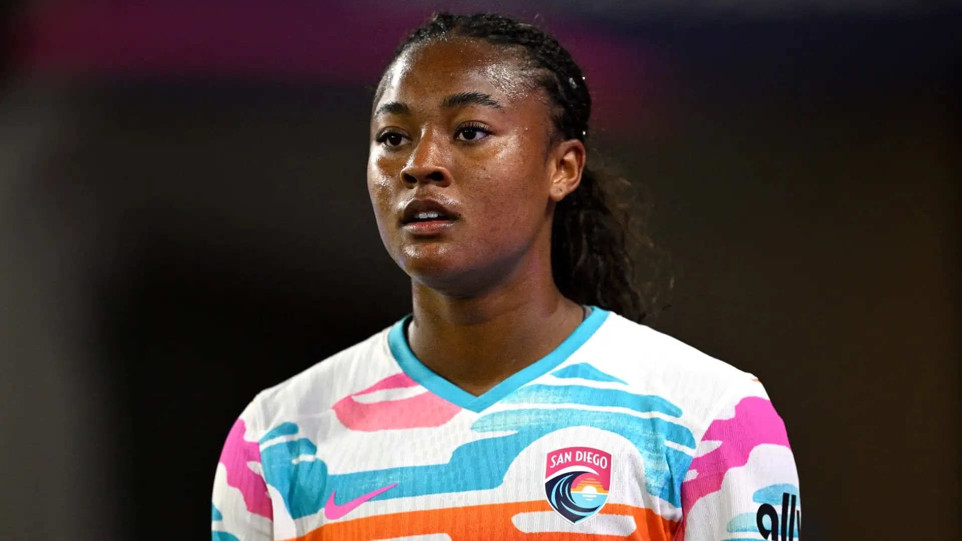 USWNT star Jaedyn Shaw leaves San Diego match with injury – joining Alex Morgan and Naomi Girma on Wave’s medical table