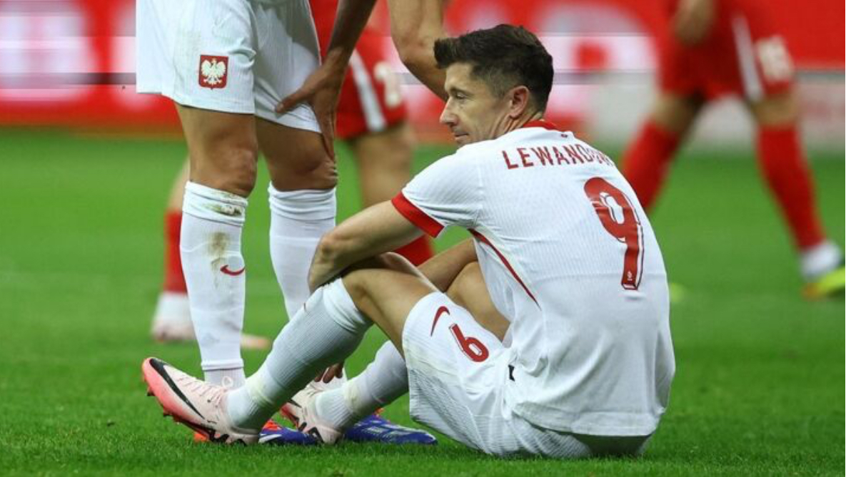 Barca forward Lewandowski limps off in friendly 6 days before Poland Euro debut